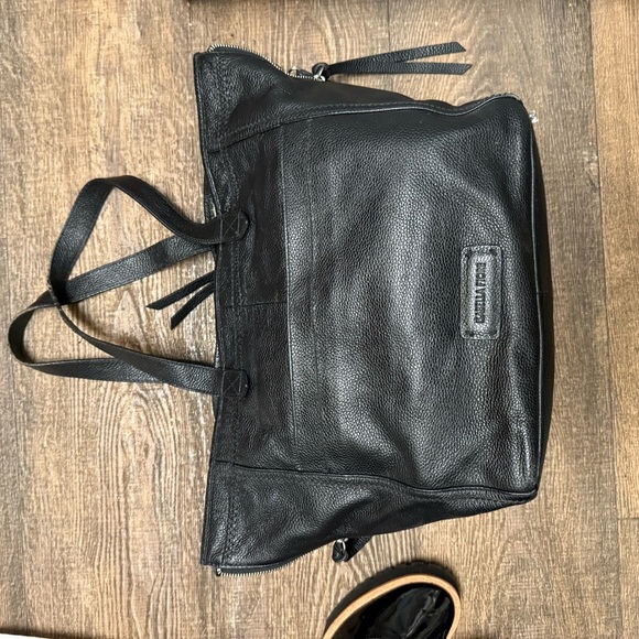 Isabella Fiore large black leather tote EUC-GUC minor wear on straps - Picture 5 of 16